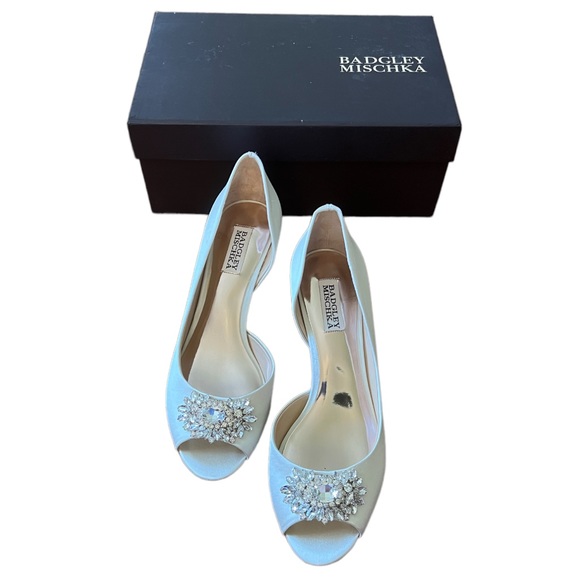 🆕 BADGLEY MISCHKA MACIE WOMENS EMBELLISHED PUMPS DRESS HEELS 👠 - Picture 2 of 10